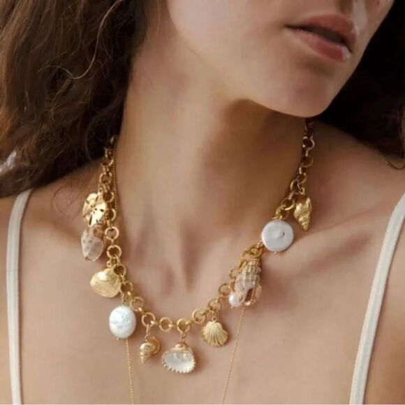 HOUSE OF HARLOW Natural Shell Freshwater/ Glass Pearl & Gold Tone Charm Necklace - Picture 1 of 5